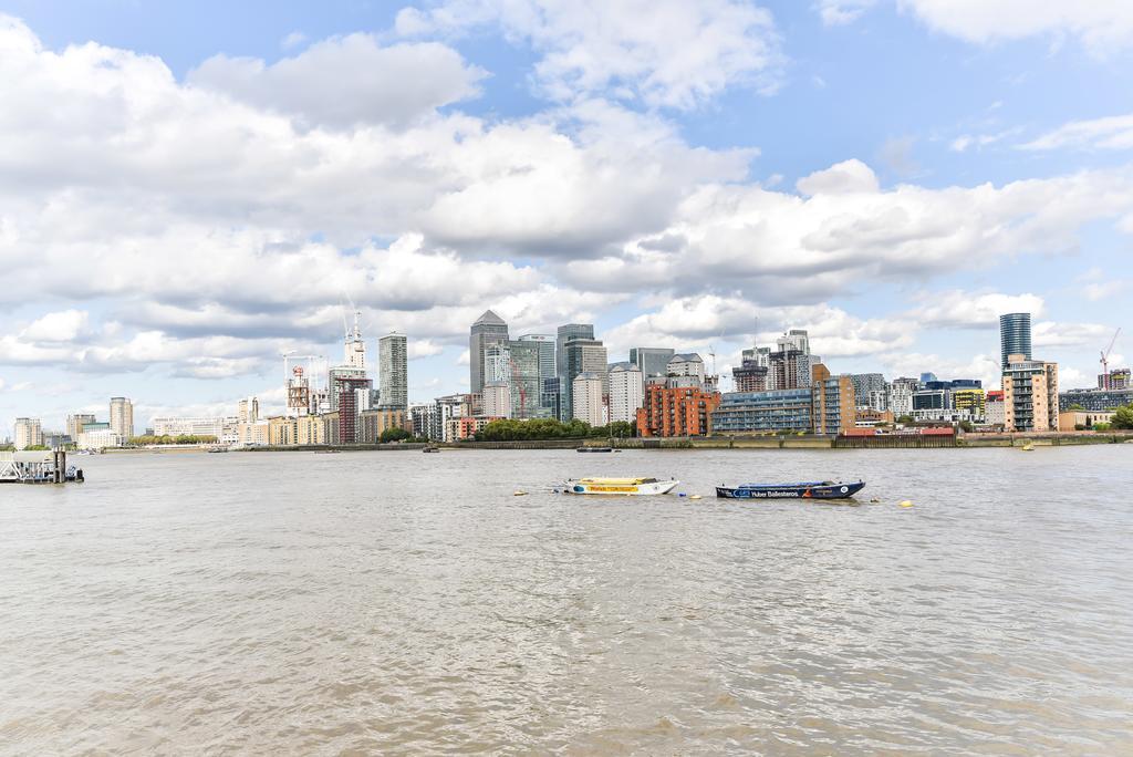 Riverbank Stay London Exterior foto