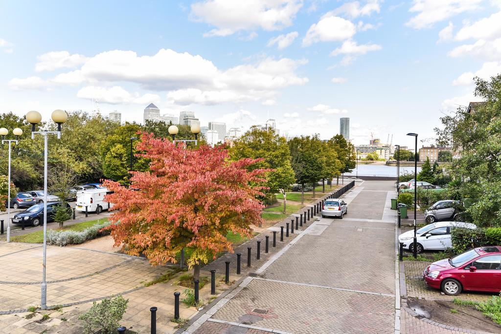Riverbank Stay London Exterior foto