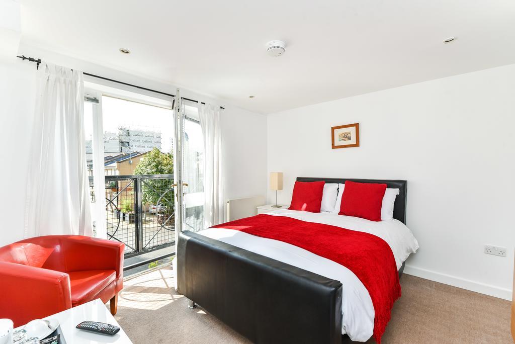 Riverbank Stay London Exterior foto