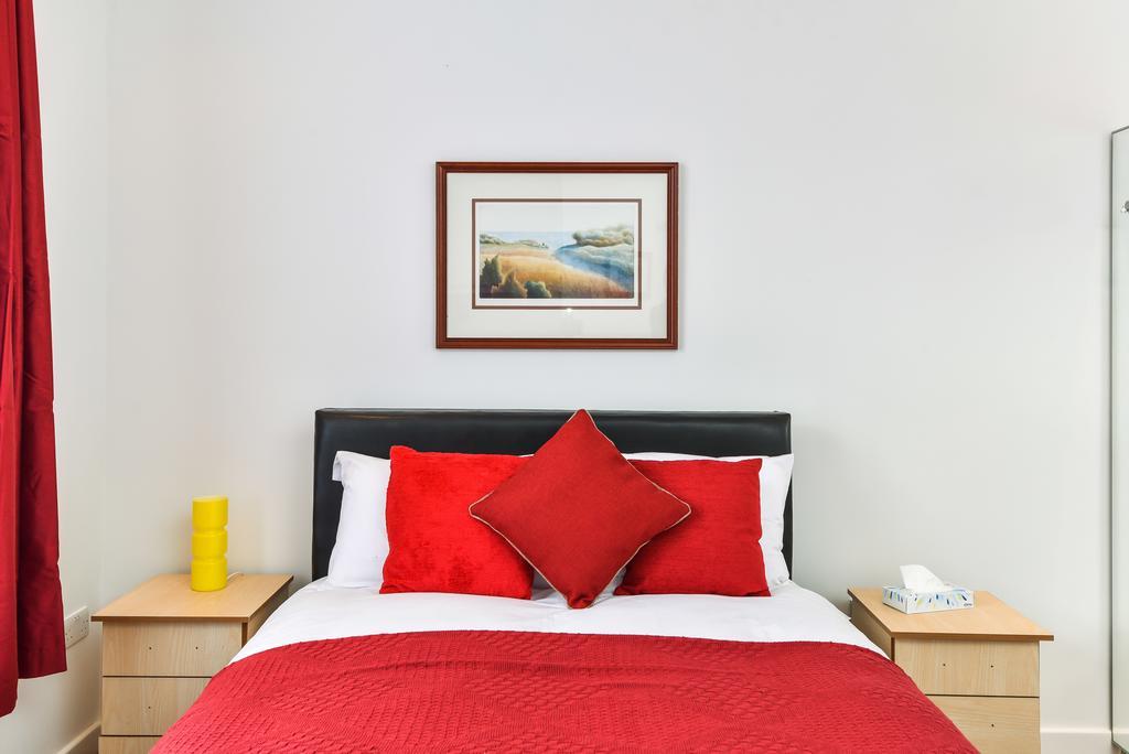 Riverbank Stay London Exterior foto