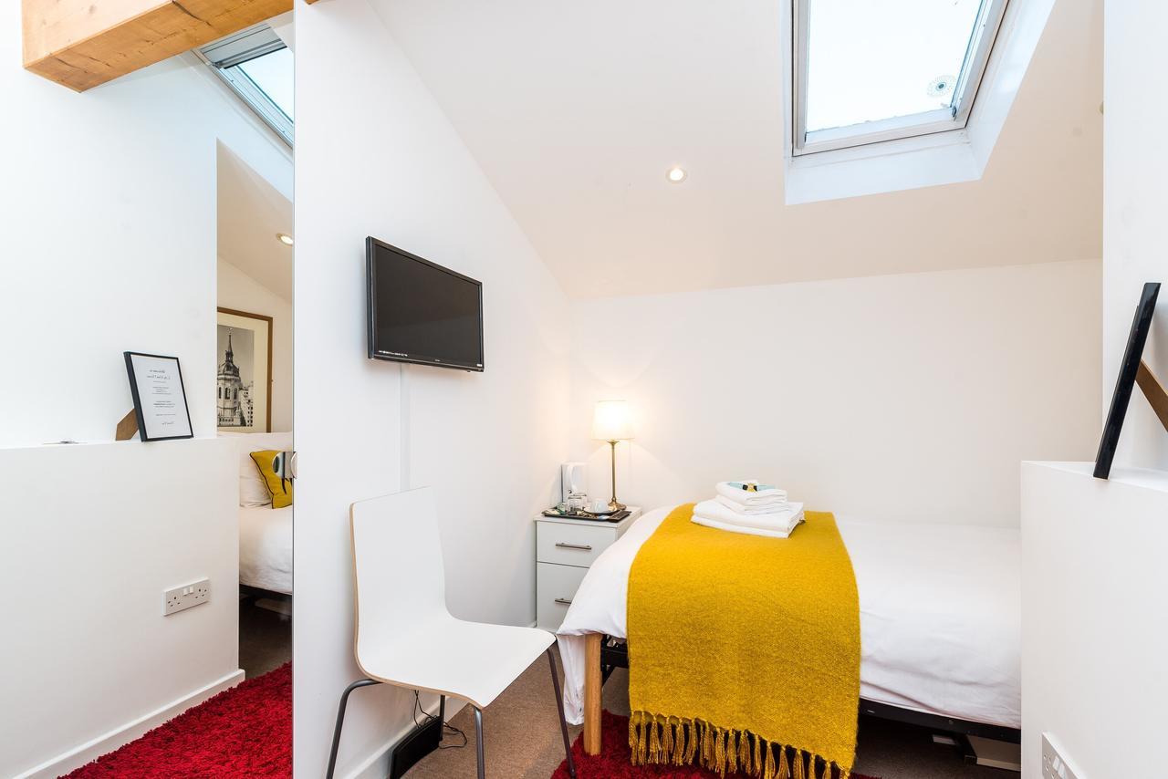 Riverbank Stay London Exterior foto