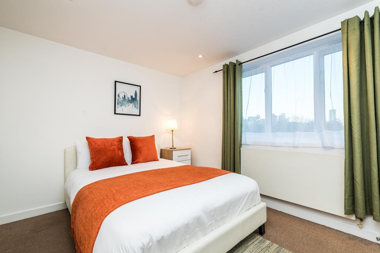 Riverbank Stay London Exterior foto